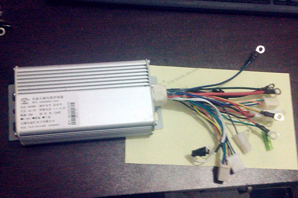 Z2直流電機(jī)控制器的安裝過(guò)程分享。